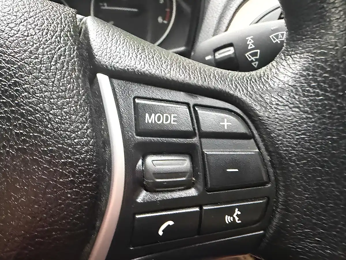 Used 2013 BMW 1 Series Urban Black - Interior and Exterior details 14