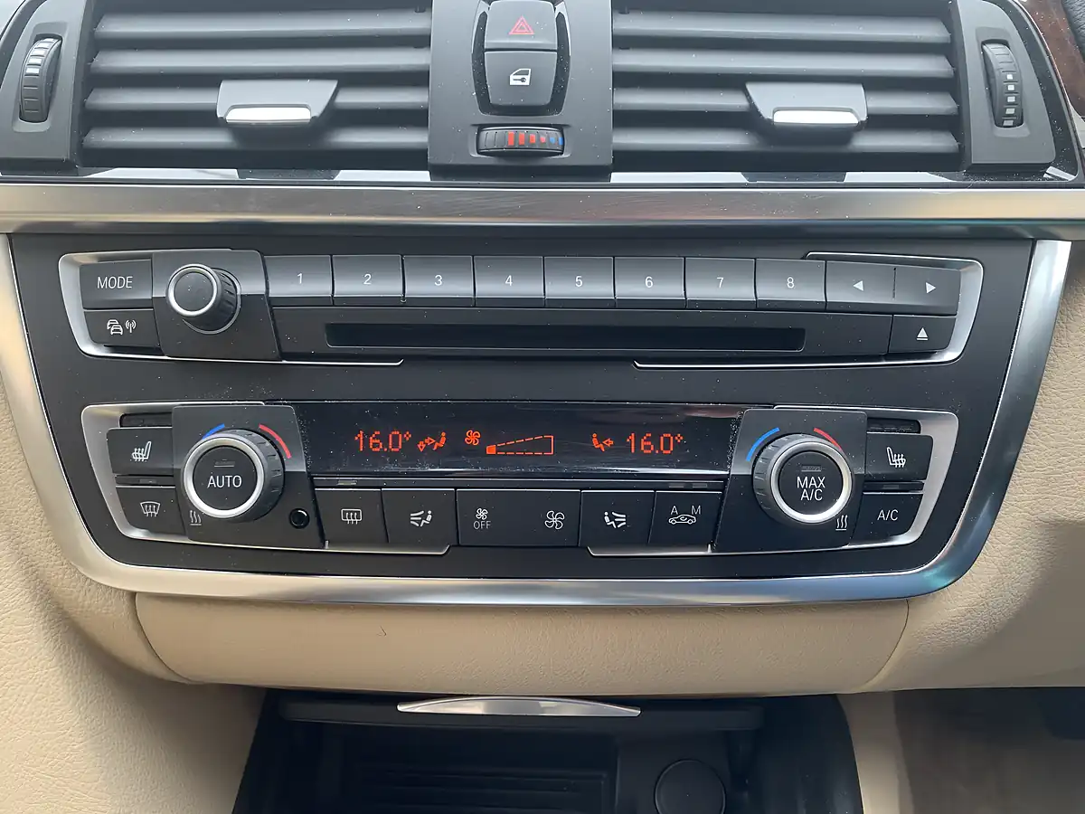 Used 2013 BMW 3 Series Luxury Touring Blue - Interior and Exterior details 13