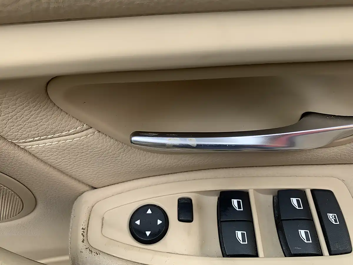 Used 2013 BMW 3 Series Luxury Touring Blue - Interior and Exterior details 17