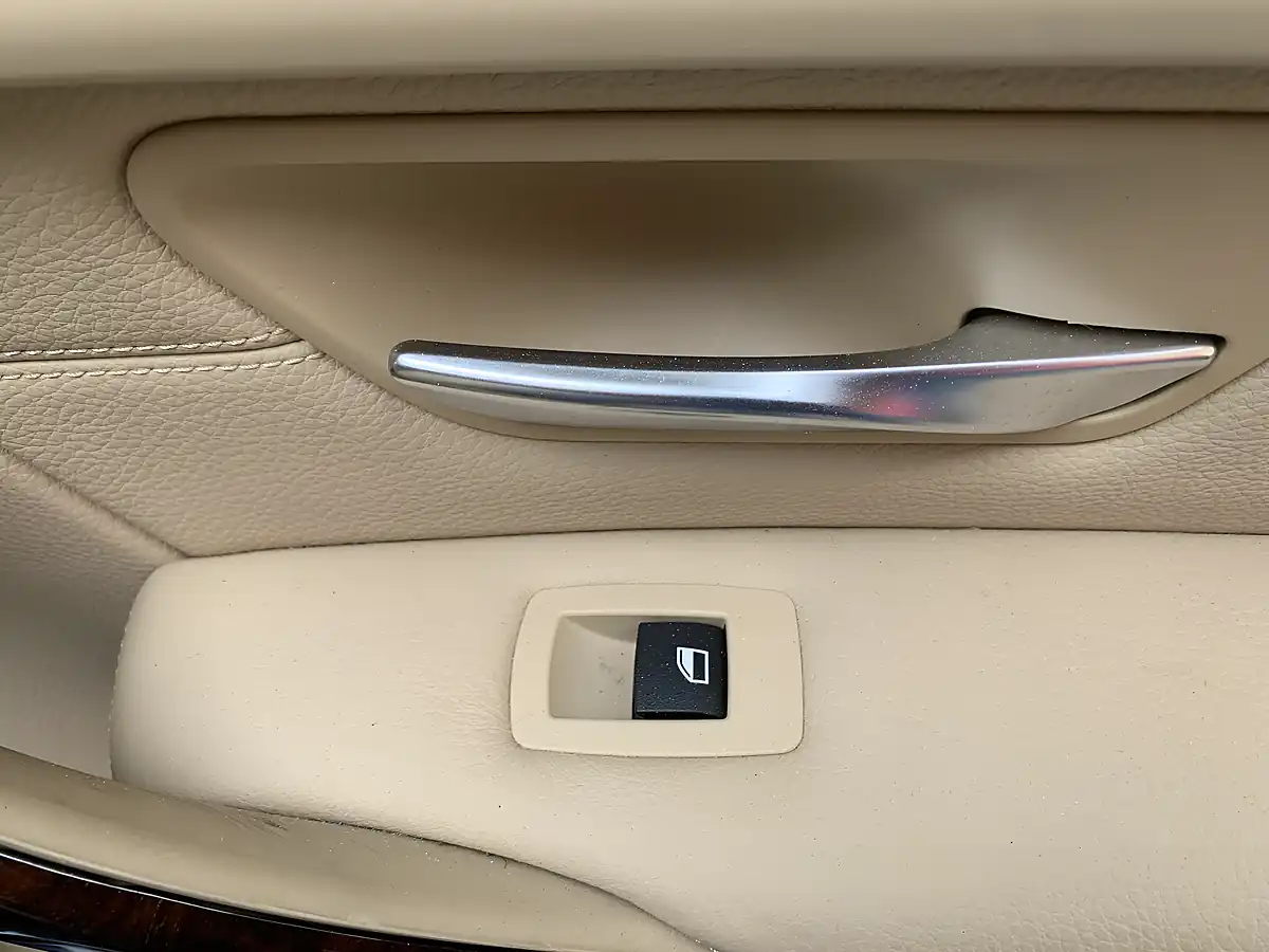 Used 2013 BMW 3 Series Luxury Touring Blue - Interior and Exterior details 18