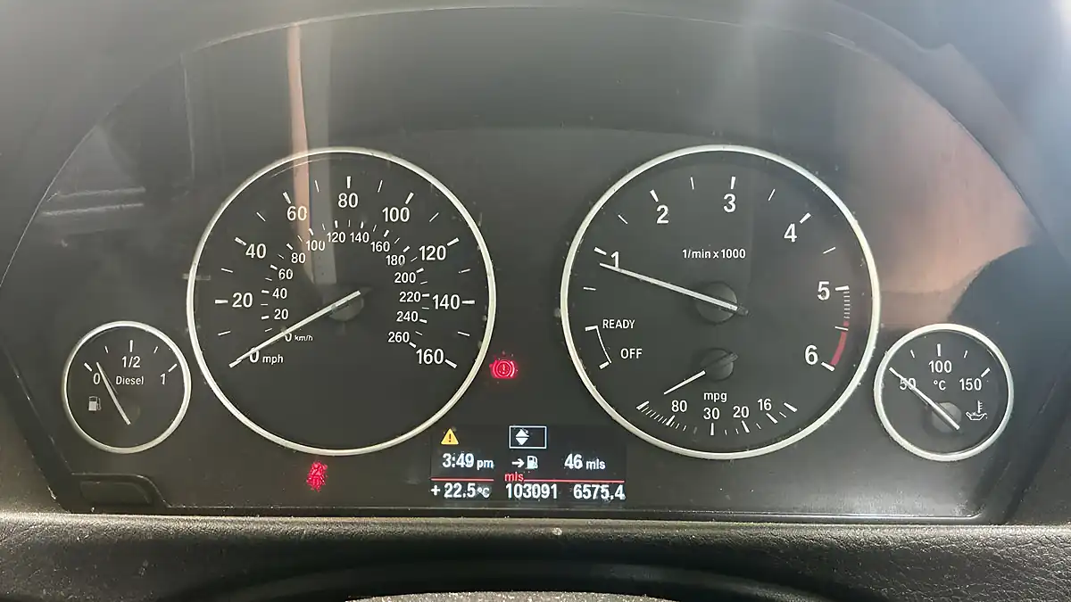 Used 2013 BMW 3 Series Luxury White - Interior and Exterior details 10