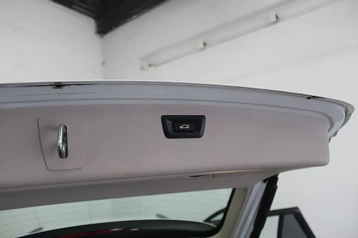 Used 2013 BMW 3 Series Modern Touring White - Interior and Exterior details 11