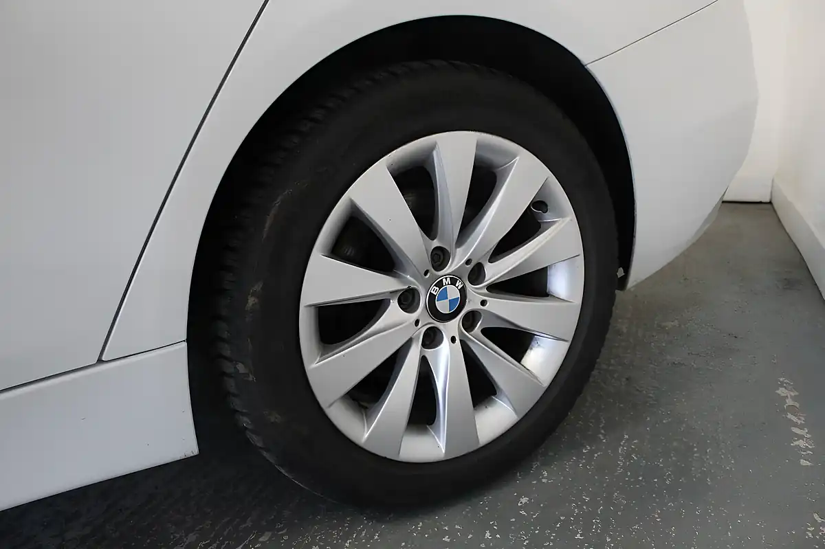 Used 2013 BMW 3 Series Modern Touring White - Interior and Exterior details 20