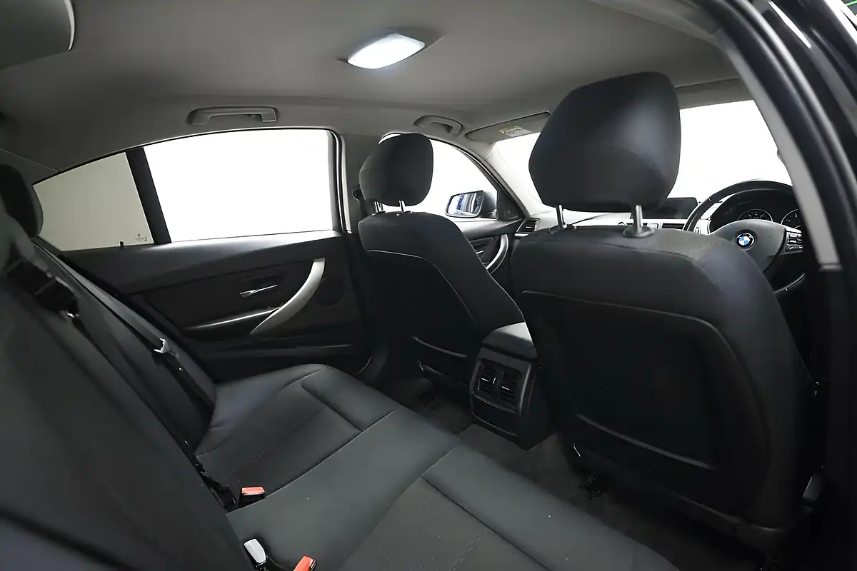 Used 2013 BMW 3 Series Se Black - Interior and Exterior details 12