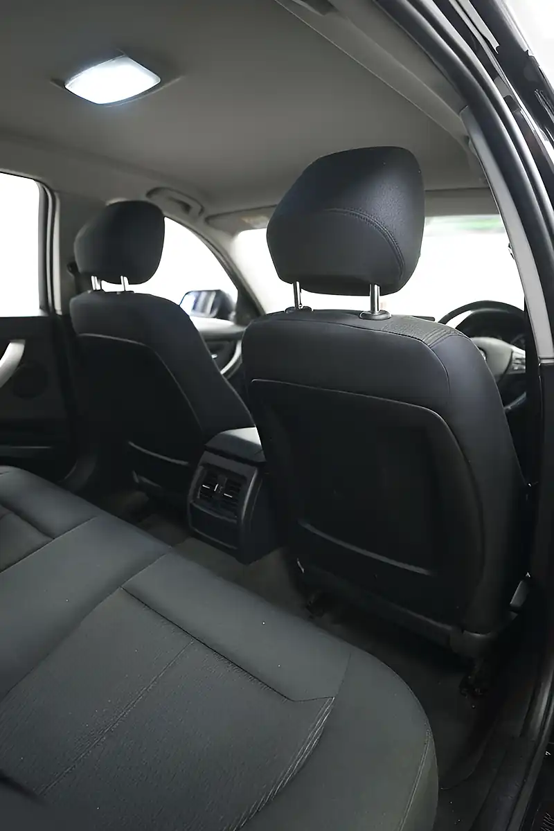 Used 2013 BMW 3 Series Se Black - Interior and Exterior details 13