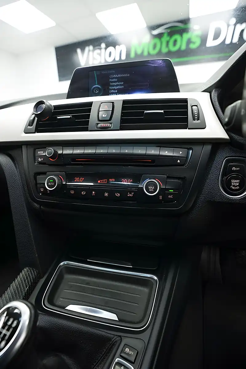 Used 2013 BMW 3 Series Se Black - Interior and Exterior details 16