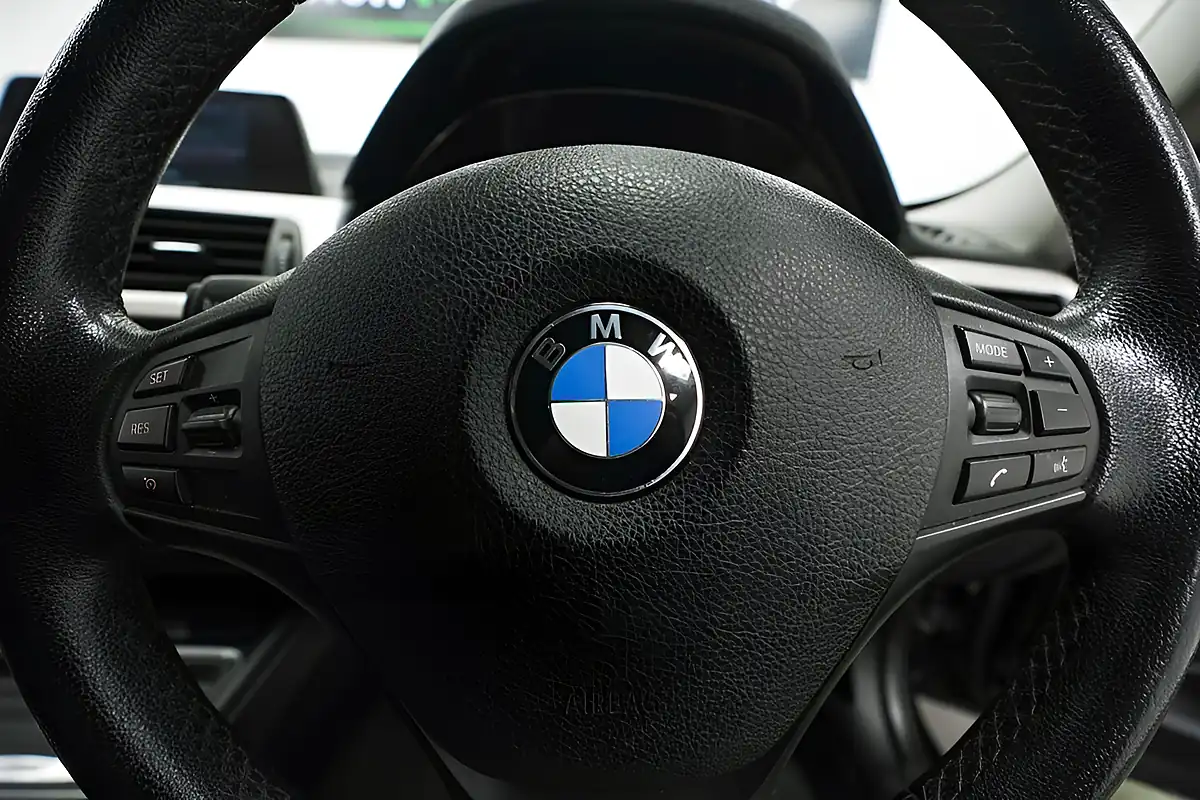 Used 2013 BMW 3 Series Se Black - Interior and Exterior details 18