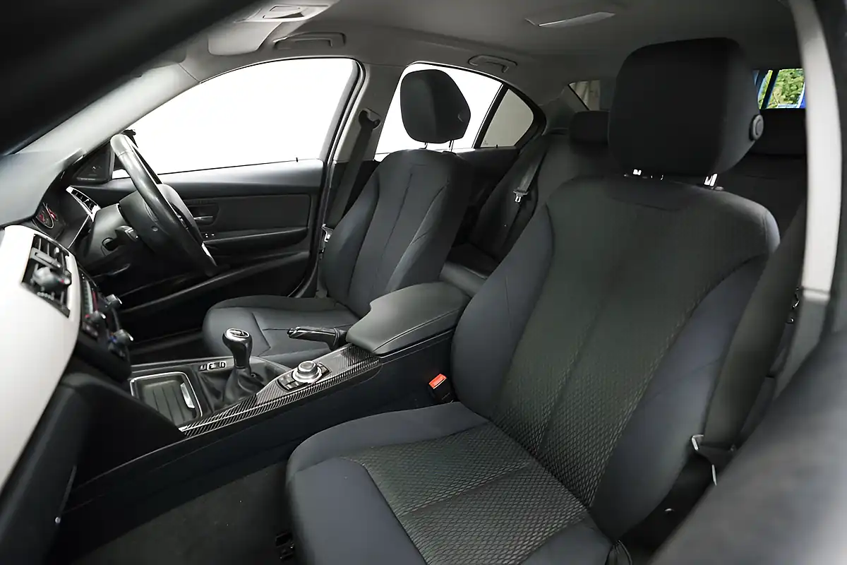 Used 2013 BMW 3 Series Se Black - Interior and Exterior details 19