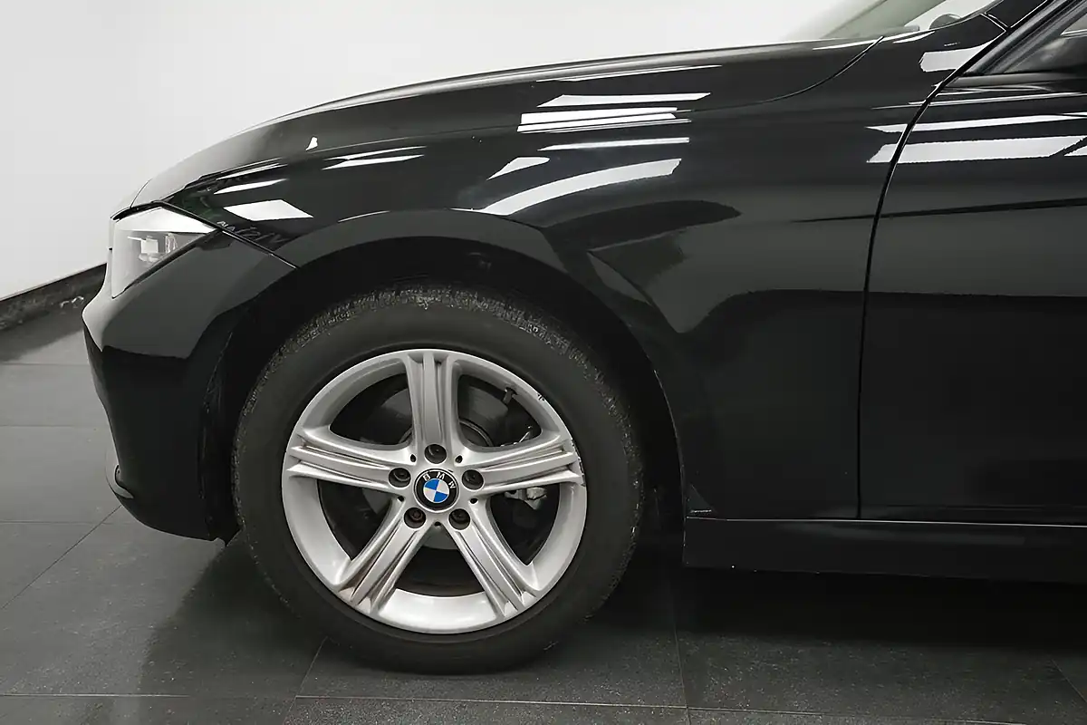 Used 2013 BMW 3 Series Se Black - Interior and Exterior details 5