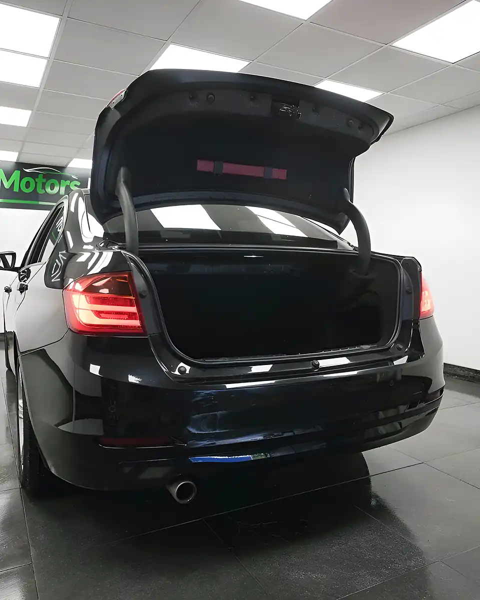 Used 2013 BMW 3 Series Se Black - Interior and Exterior details 7