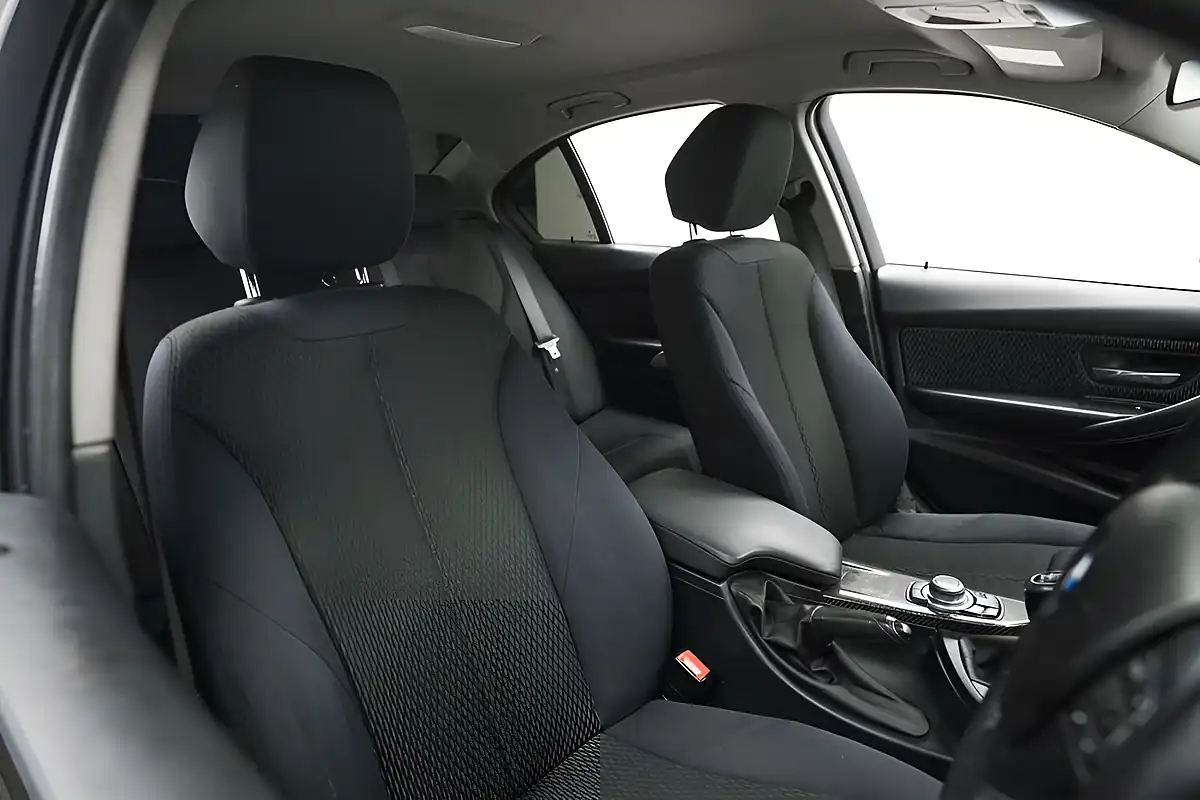 Used 2013 BMW 3 Series Se Black - Interior and Exterior details 9