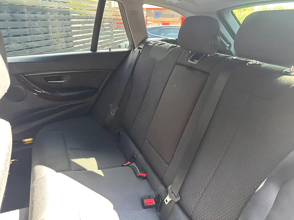 Used 2013 BMW 3 Series Se Grey - Interior and Exterior details 16