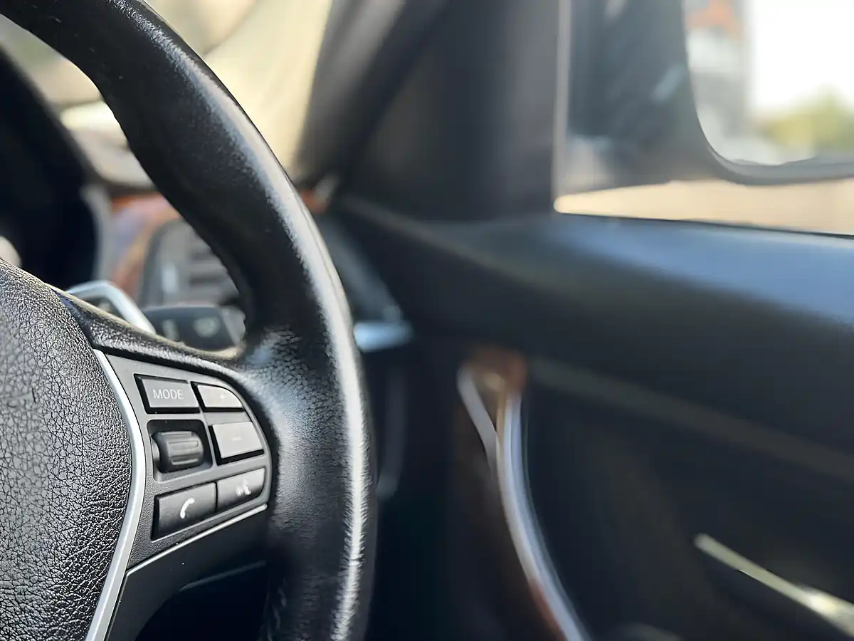 Used 2013 BMW 3 Series Se Grey - Interior and Exterior details 17