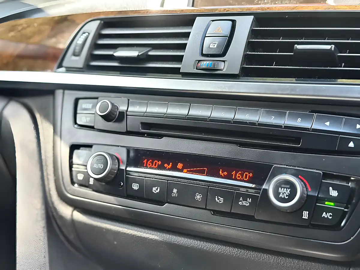 Used 2013 BMW 3 Series Se Grey - Interior and Exterior details 18