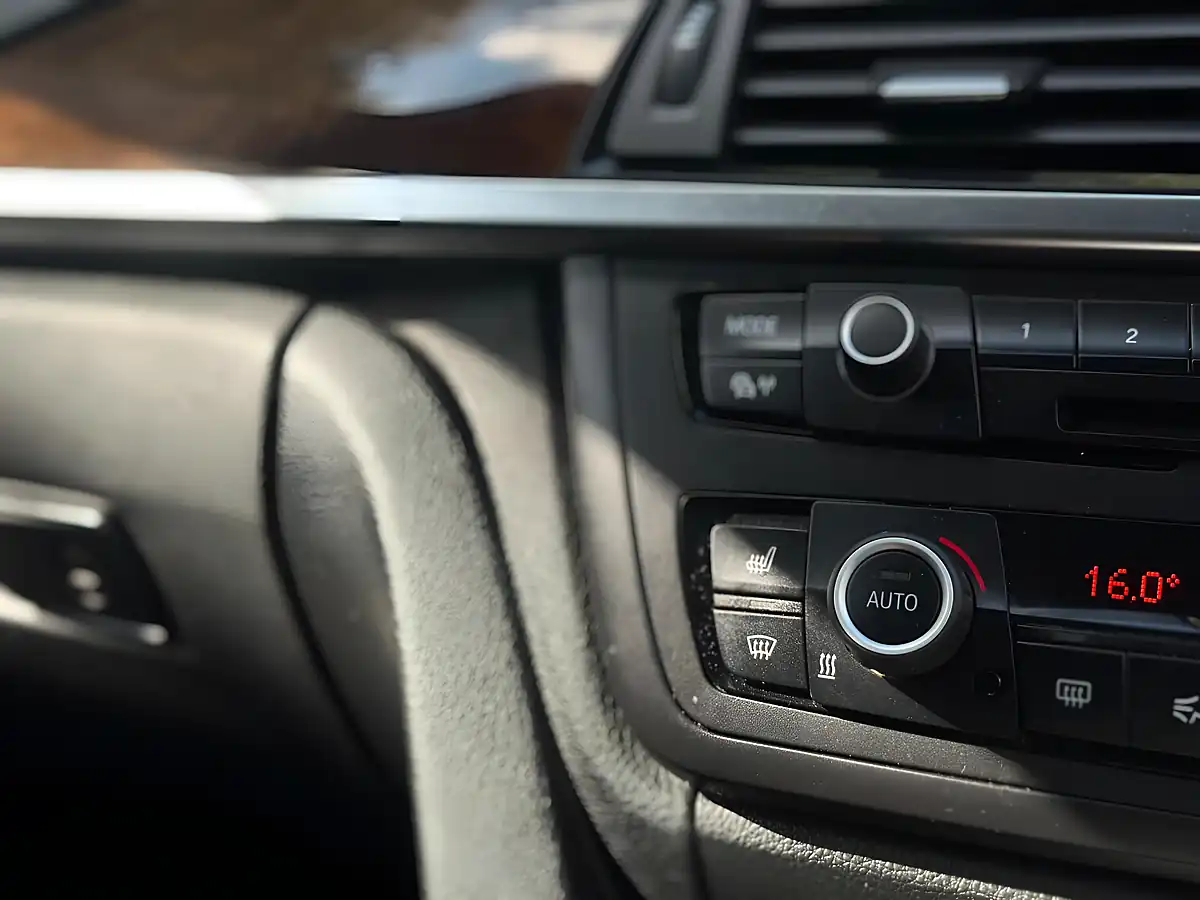 Used 2013 BMW 3 Series Se Grey - Interior and Exterior details 19