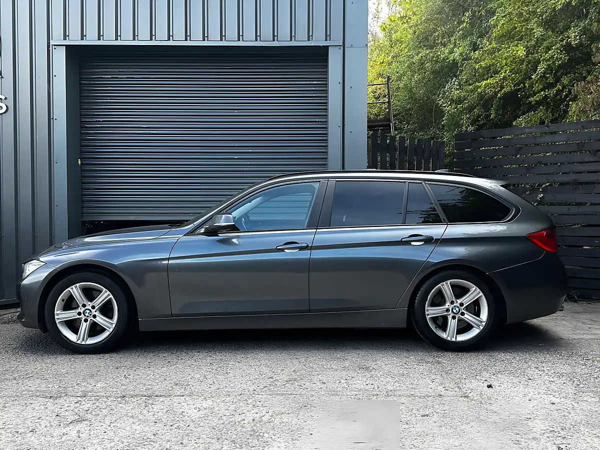 Used 2013 BMW 3 Series Se Grey - Interior and Exterior details 5