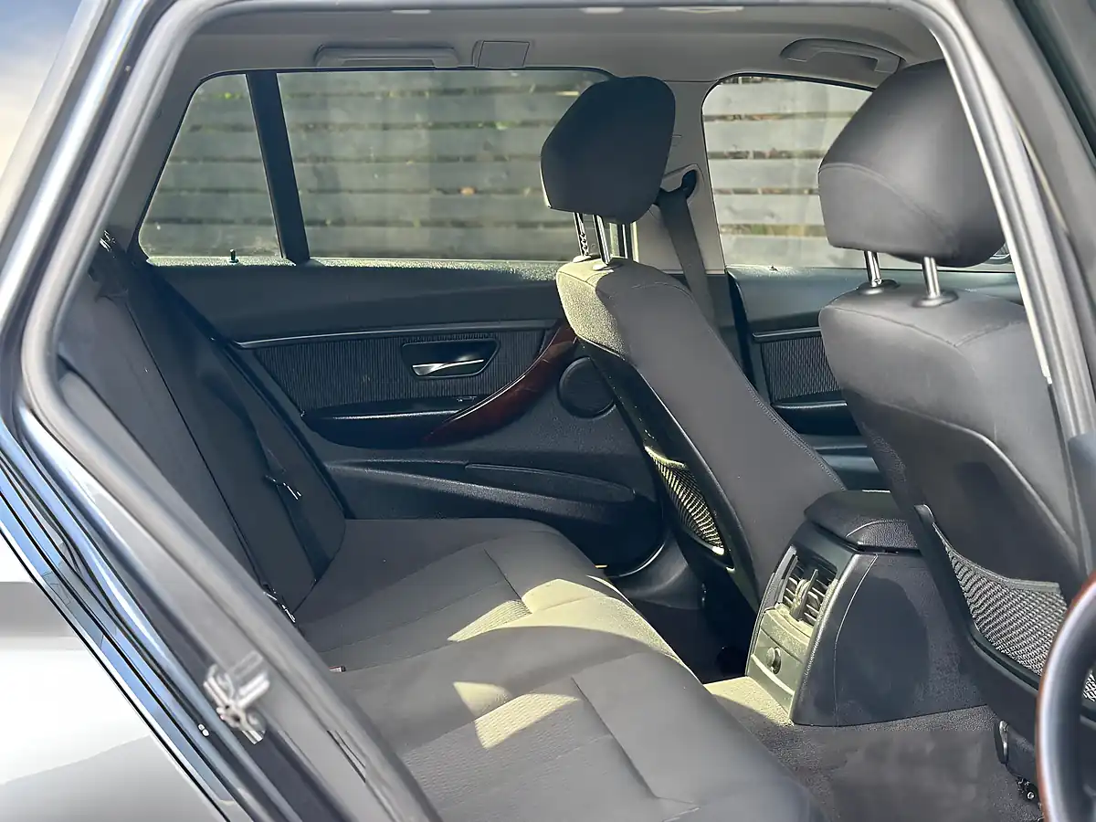 Used 2013 BMW 3 Series Se Grey - Interior and Exterior details 9