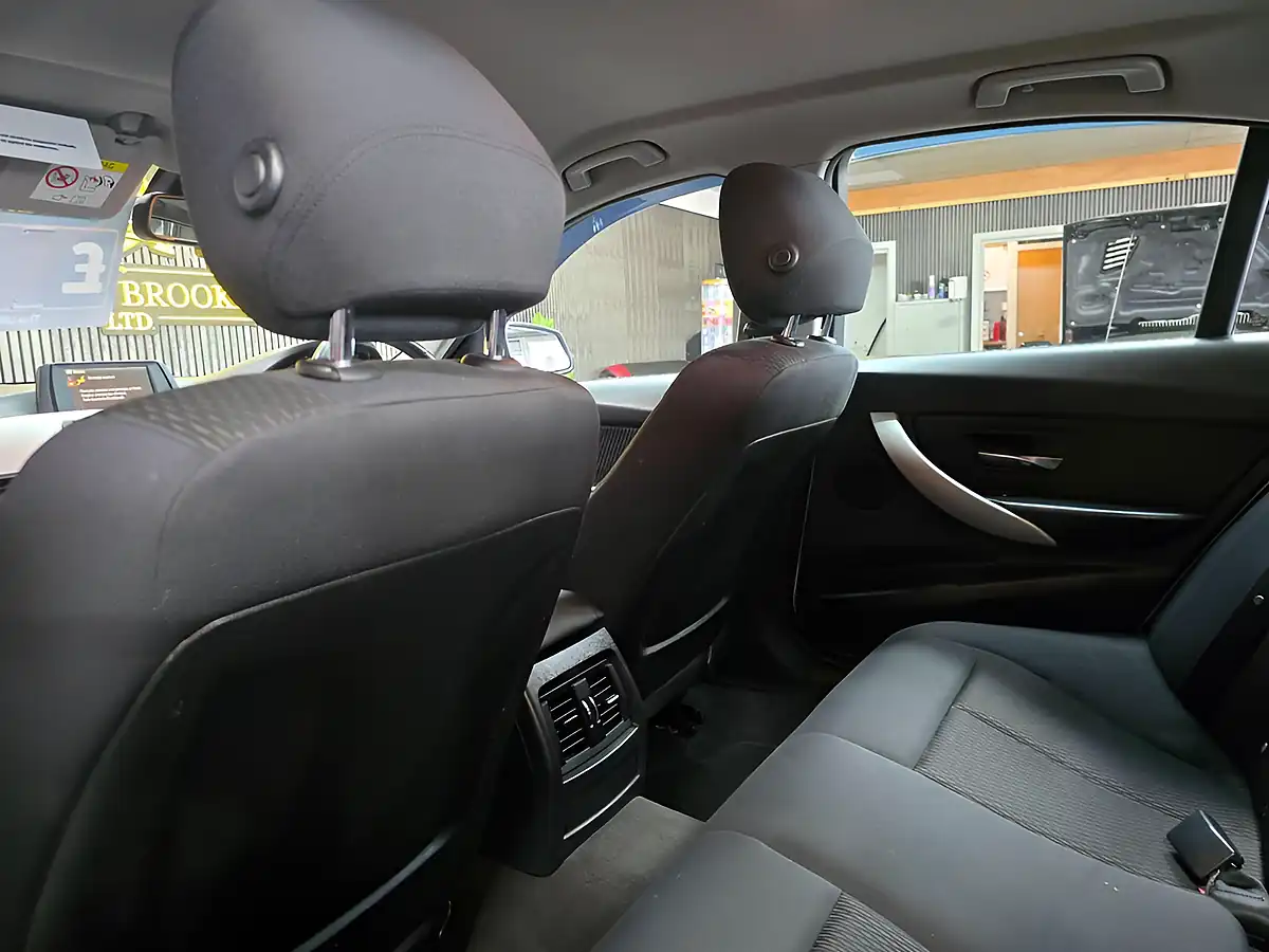 Used 2013 BMW 3 Series Se White - Interior and Exterior details 10