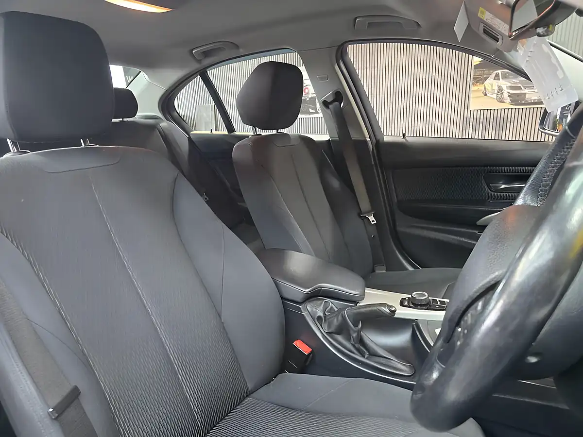 Used 2013 BMW 3 Series Se White - Interior and Exterior details 18
