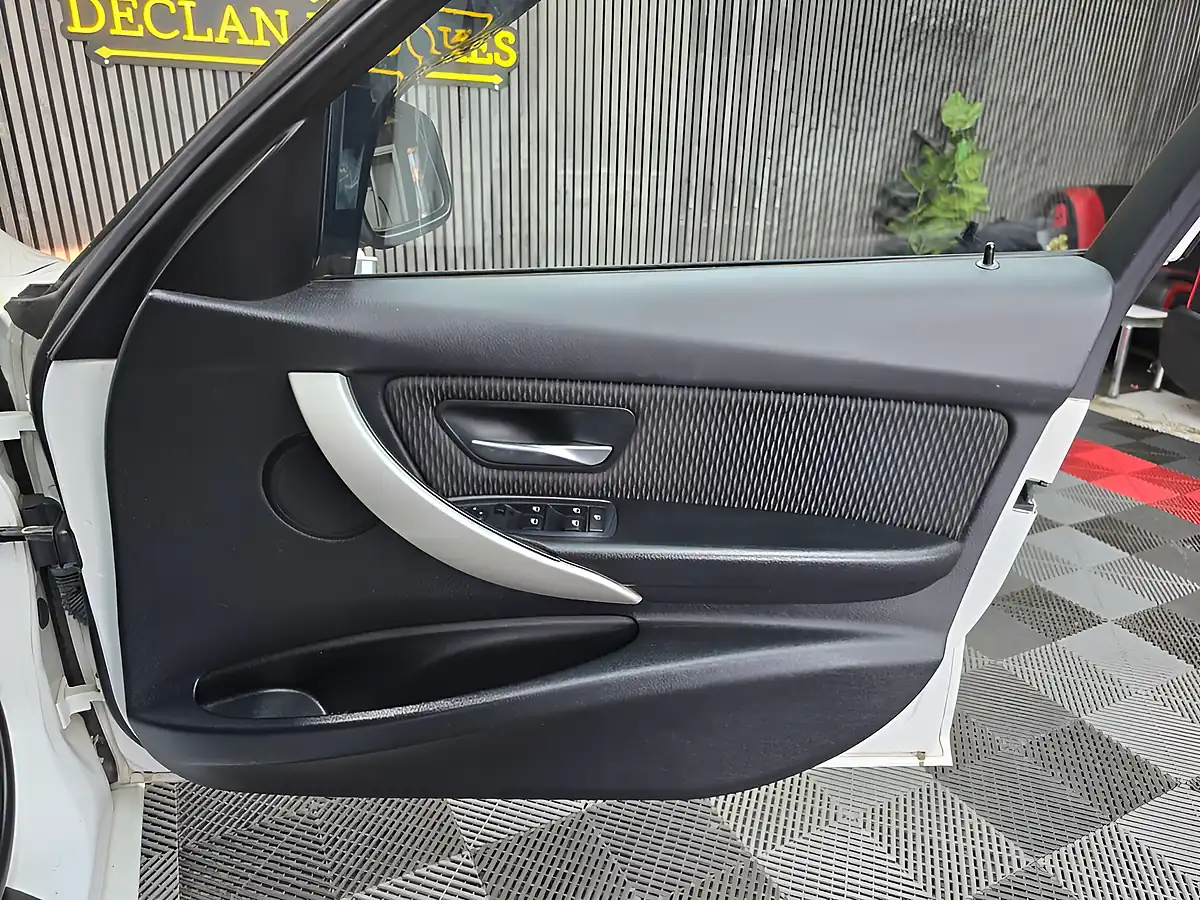 Used 2013 BMW 3 Series Se White - Interior and Exterior details 19
