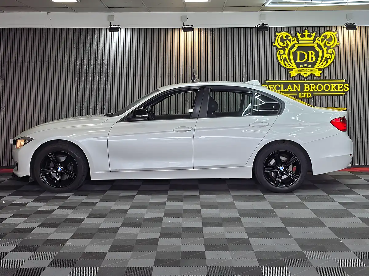 Used 2013 BMW 3 Series Se White - Interior and Exterior details 5
