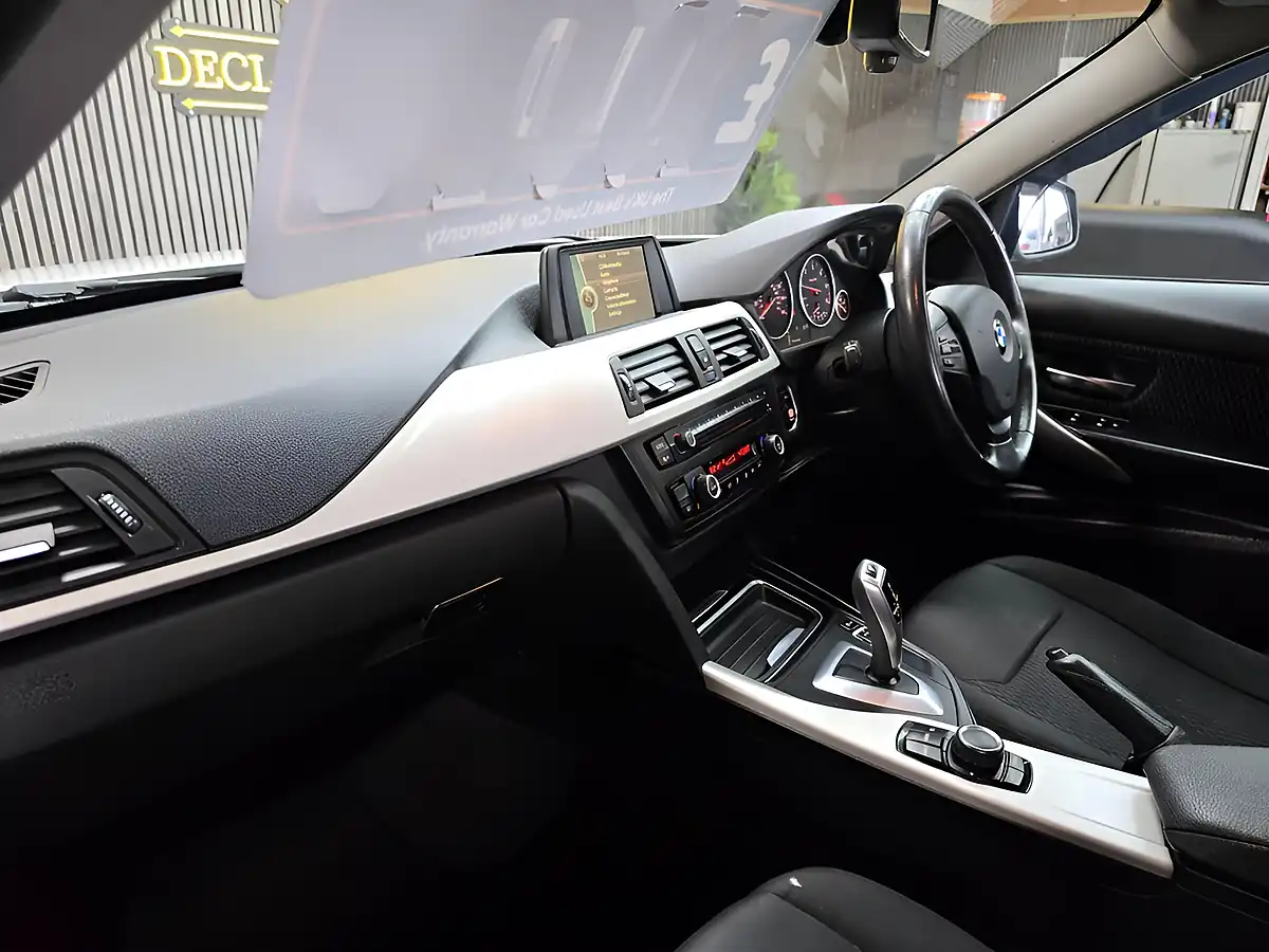 Used 2013 BMW 3 Series Se White - Interior and Exterior details 6