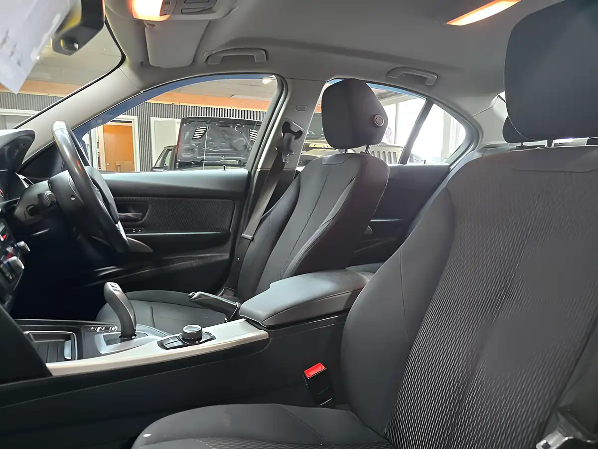 Used 2013 BMW 3 Series Se White - Interior and Exterior details 7