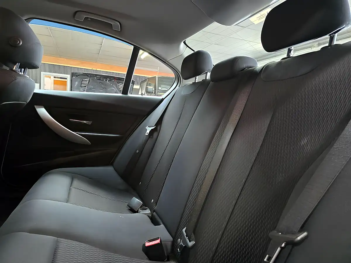 Used 2013 BMW 3 Series Se White - Interior and Exterior details 9