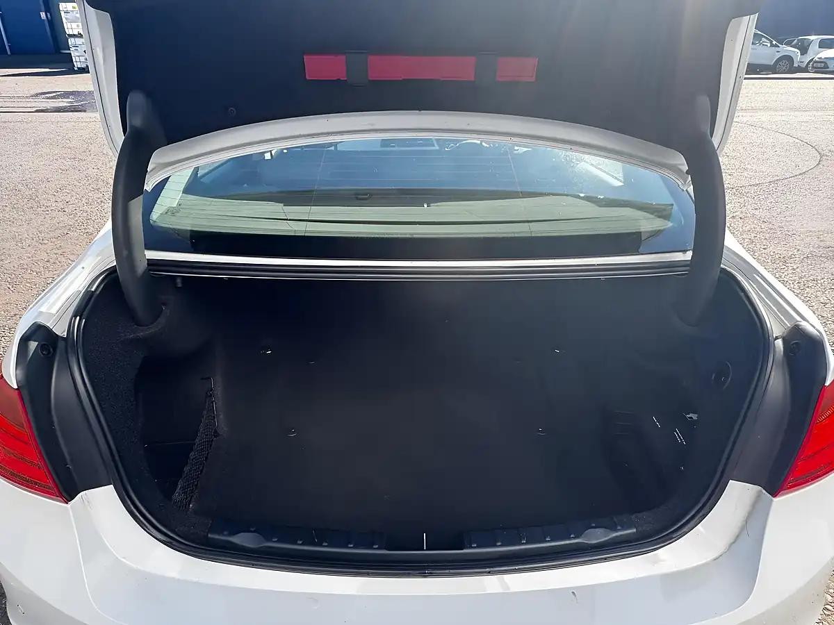 Used 2013 BMW 3 Series Se White - Interior and Exterior details 10