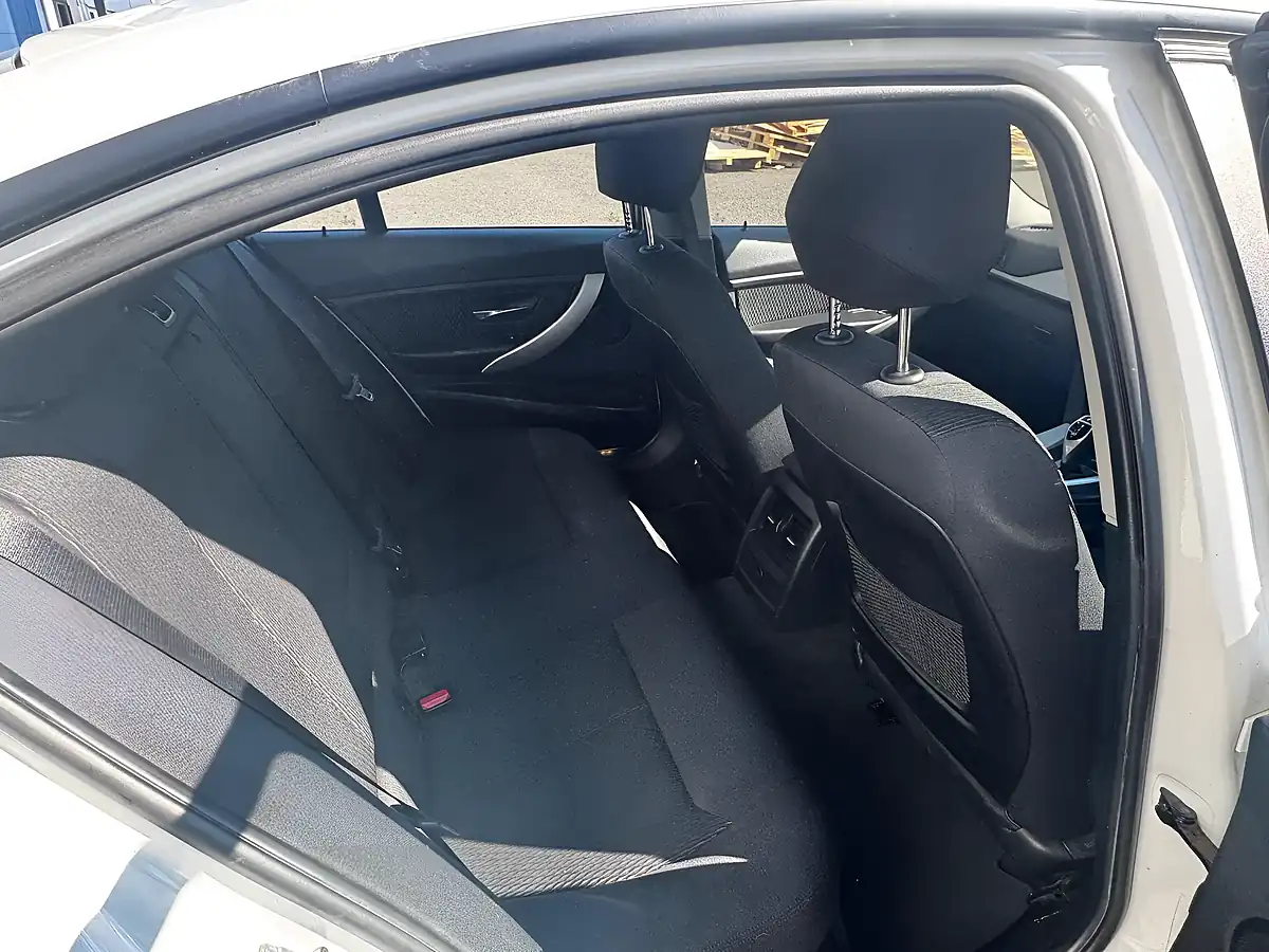 Used 2013 BMW 3 Series Se White - Interior and Exterior details 11