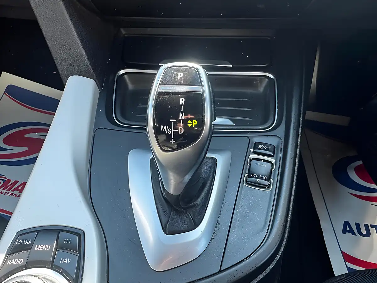 Used 2013 BMW 3 Series Se White - Interior and Exterior details 14