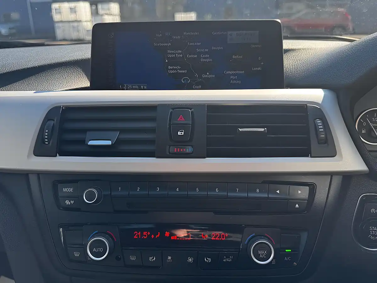 Used 2013 BMW 3 Series Se White - Interior and Exterior details 15