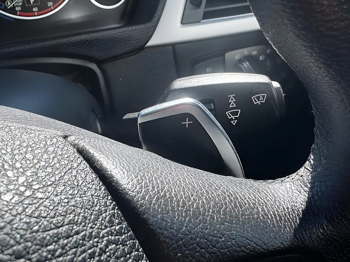 Used 2013 BMW 3 Series Se White - Interior and Exterior details 16