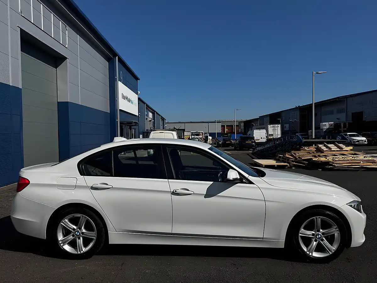 Used 2013 BMW 3 Series Se White - Interior and Exterior details 8
