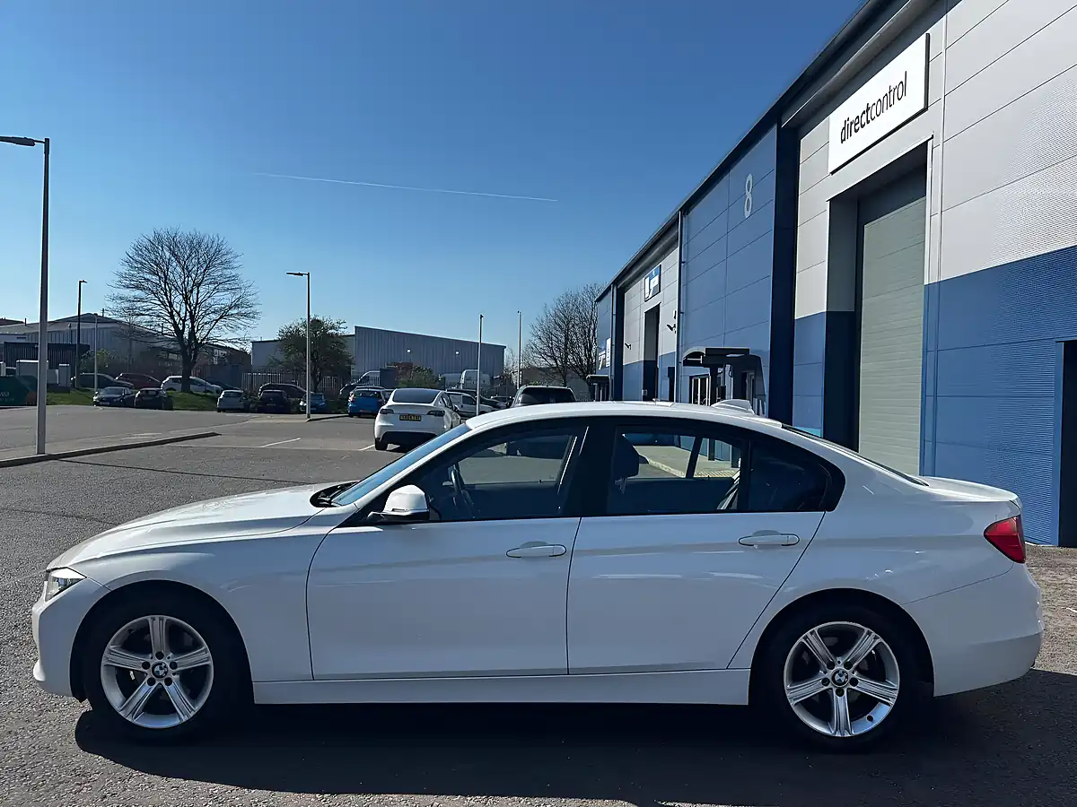 Used 2013 BMW 3 Series Se White - Interior and Exterior details 9