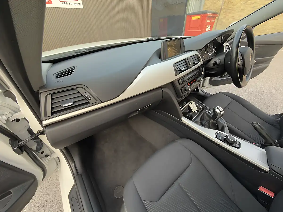 Used 2013 BMW 3 Series Se White - Interior and Exterior details 11