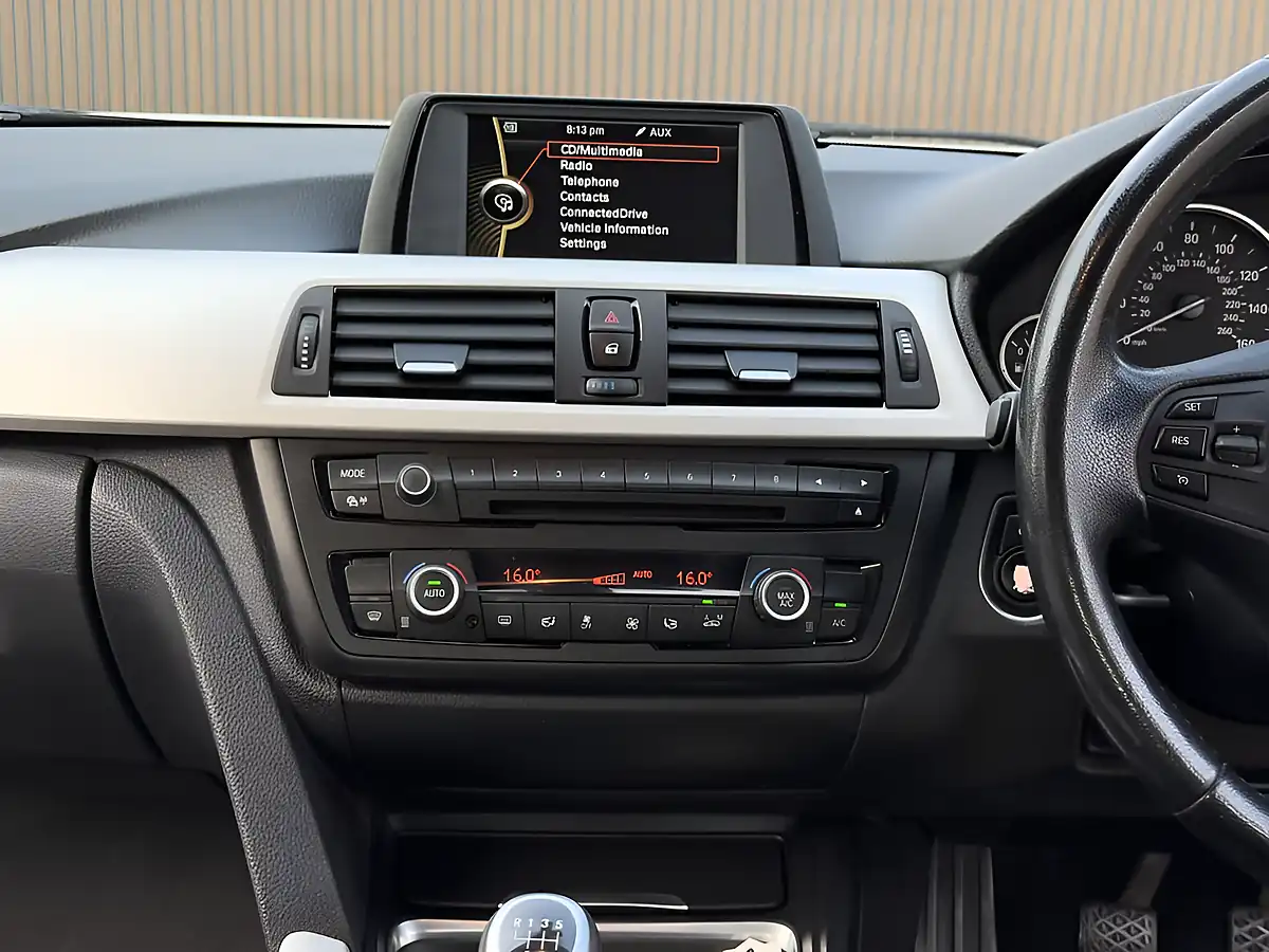 Used 2013 BMW 3 Series Se White - Interior and Exterior details 12
