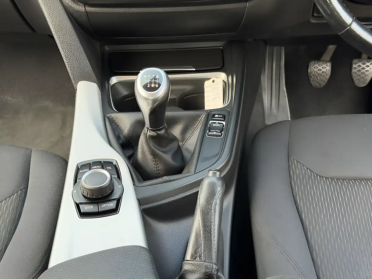 Used 2013 BMW 3 Series Se White - Interior and Exterior details 13