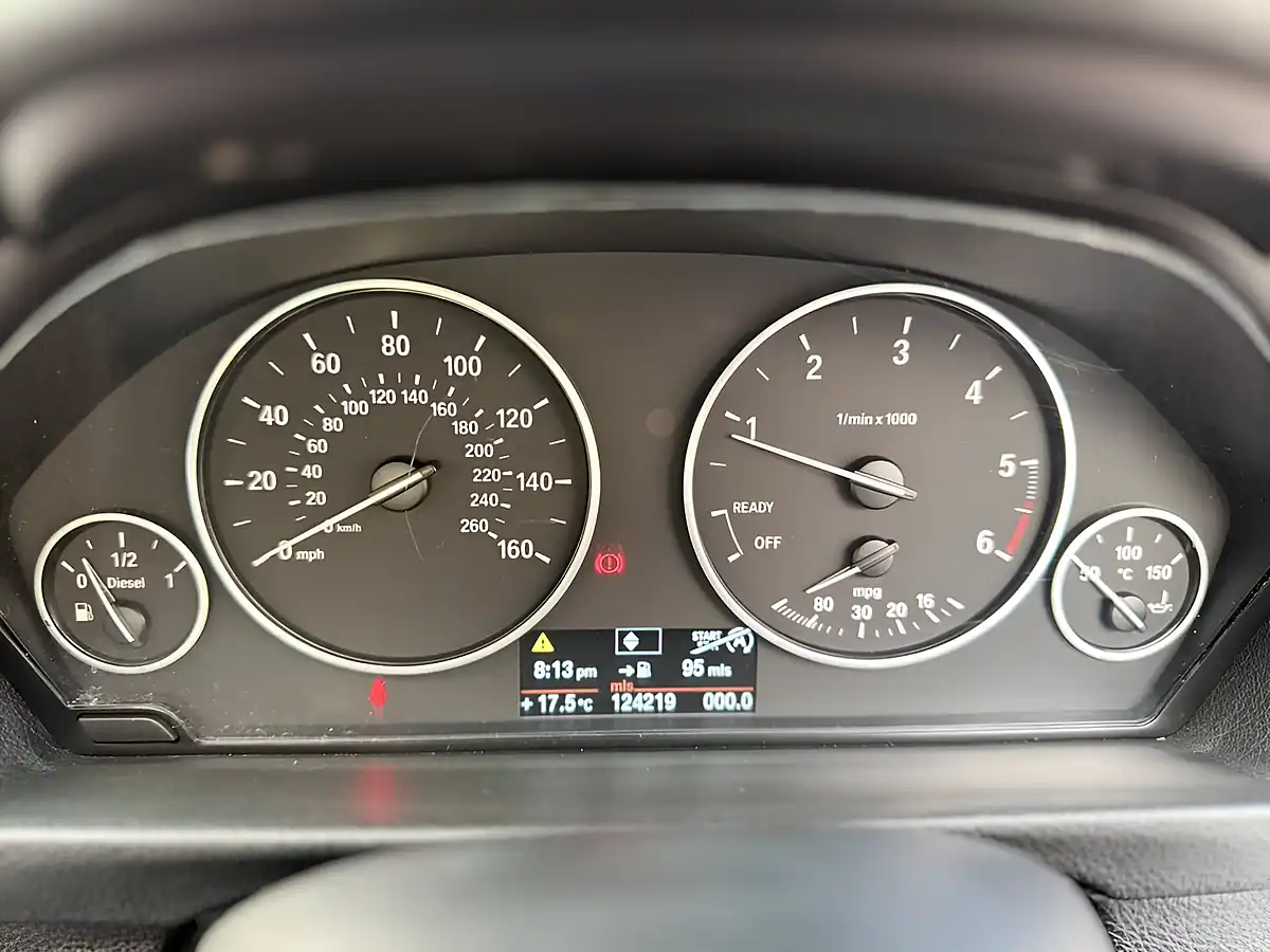 Used 2013 BMW 3 Series Se White - Interior and Exterior details 16