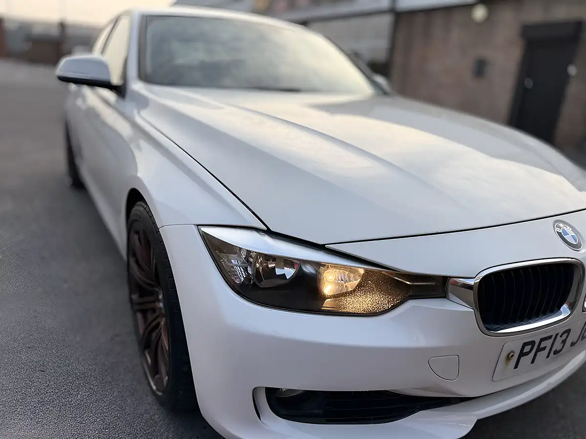 Used 2013 BMW 3 Series Se White - Interior and Exterior details 20
