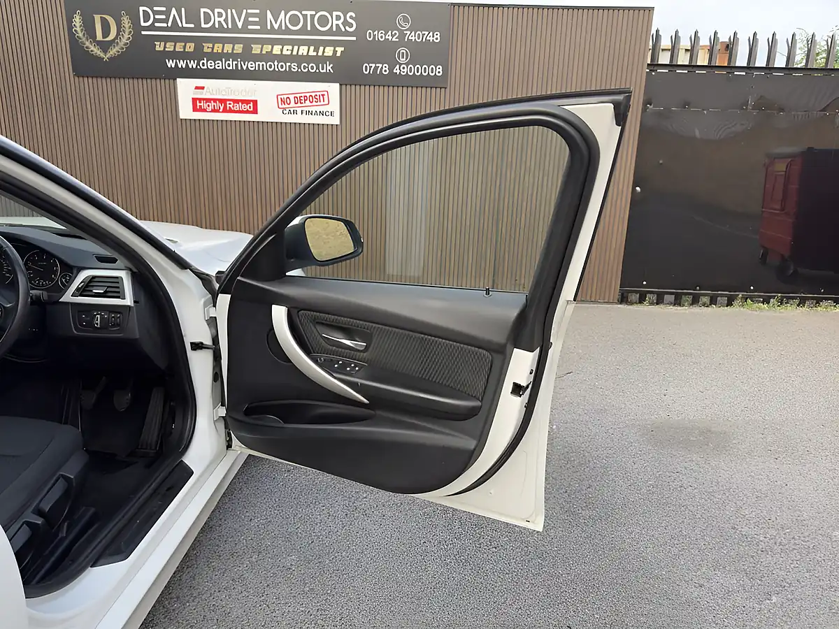 Used 2013 BMW 3 Series Se White - Interior and Exterior details 9