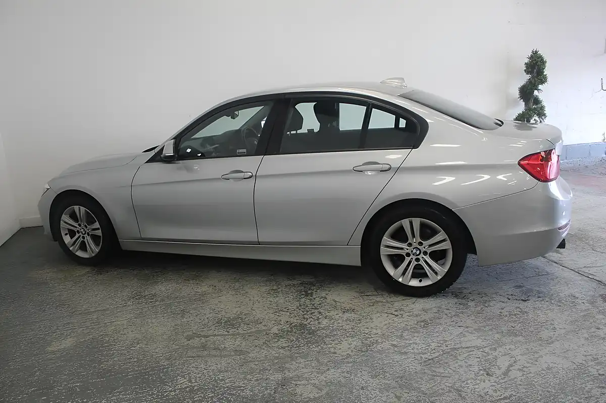 Used 2013 BMW 3 Series Sport Silver - Interior and Exterior details 7