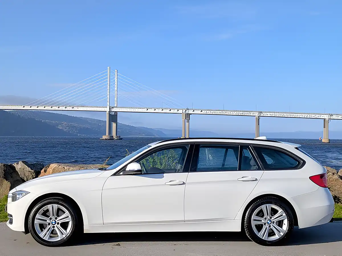 Used 2013 BMW 3 Series Sport Touring White - Interior and Exterior details 8