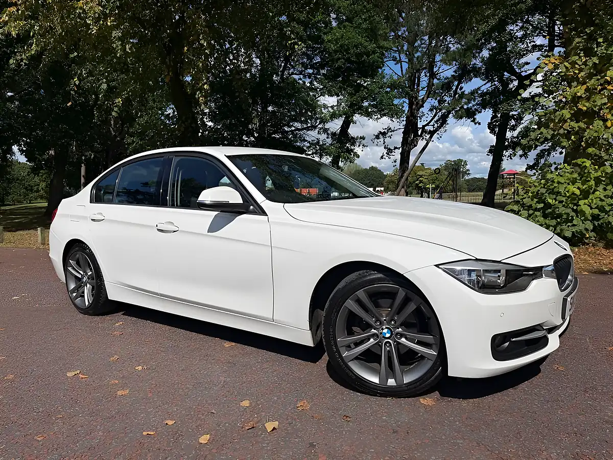 Used 2013 BMW 3 Series Sport White - Front View