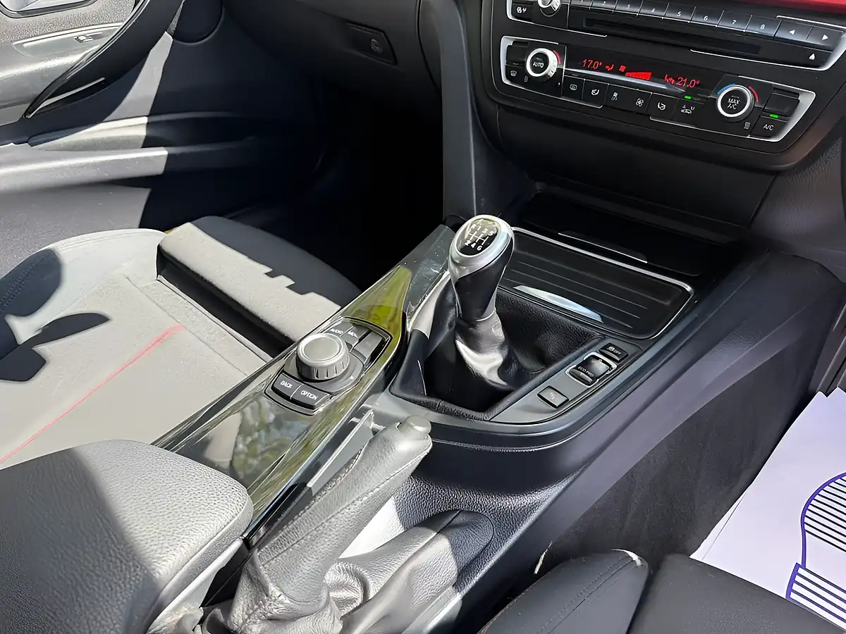 Used 2013 BMW 3 Series Sport White - Interior and Exterior details 16