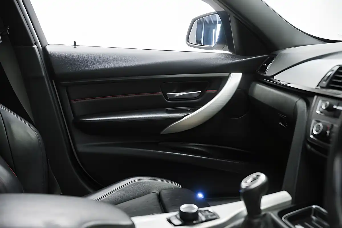 Used 2013 BMW 3 Series Sport White - Interior and Exterior details 15
