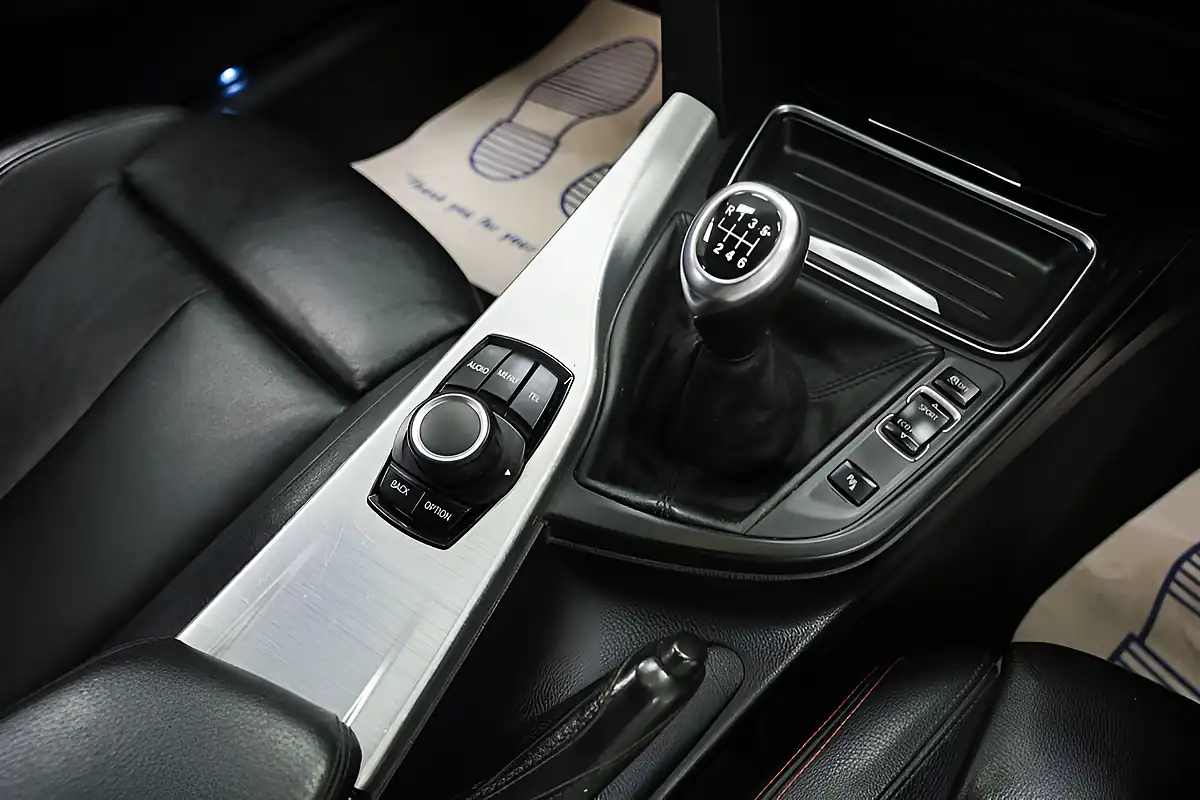 Used 2013 BMW 3 Series Sport White - Interior and Exterior details 16