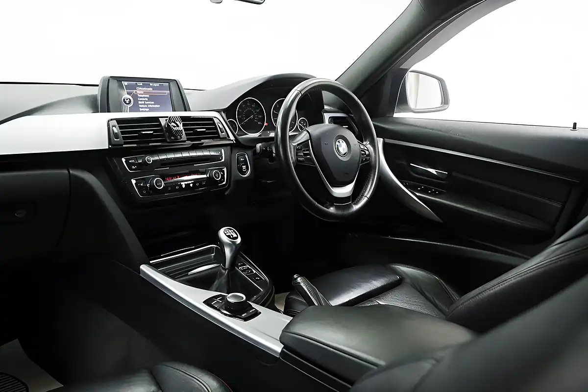 Used 2013 BMW 3 Series Sport White - Interior and Exterior details 19