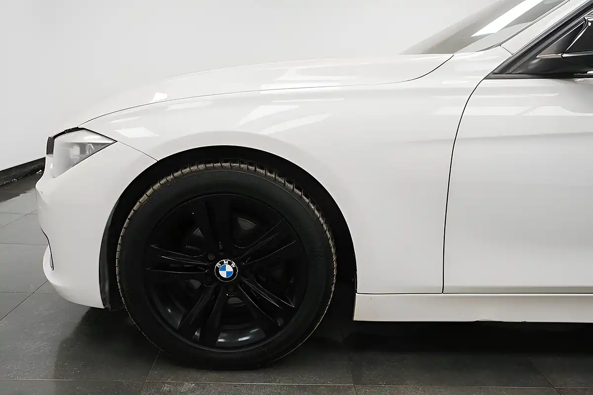 Used 2013 BMW 3 Series Sport White - Interior and Exterior details 5