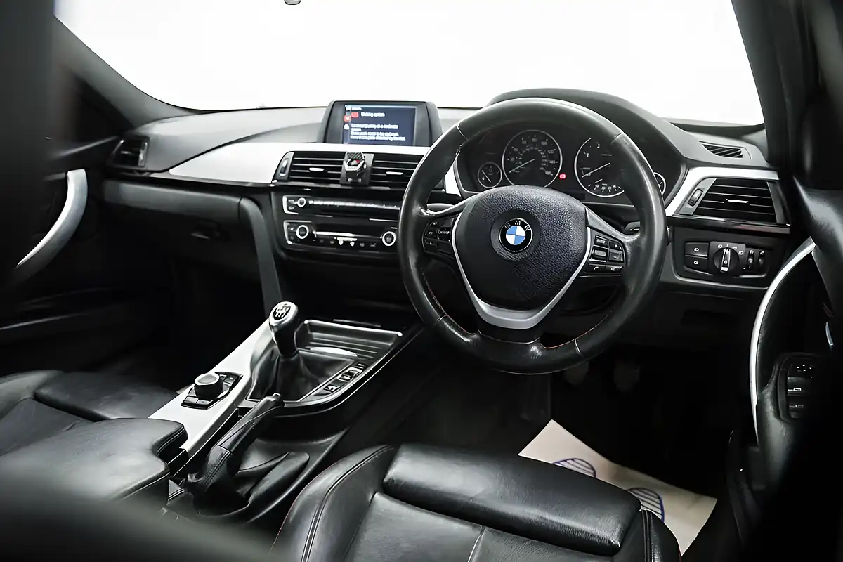 Used 2013 BMW 3 Series Sport White - Interior and Exterior details 8
